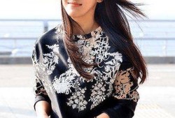 47岁韩女星河智苑，肌肉线条展现非凡魅力