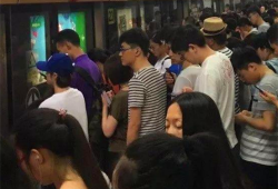 男子劝阻他人在地铁车厢吃花生，反遭索赔3万元，法院判决