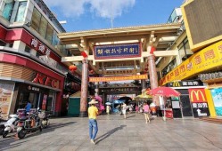 三亚回应游客质疑“接驳车十元”：停车场到景区1.5公里以上，游客可自行前往