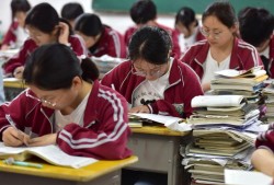 风声｜高考报名人数8年首降，标志着学历教育的“性价比时代”正式到来