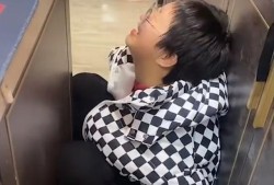 小姨携手丈夫共赴高考现场，陪伴外甥女共度人生重要时刻