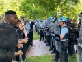 美加州洛杉矶警方与抗议者对峙后撤退，全市进入战术警戒状态