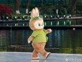 视频|胡润与泡泡玛特王宁交换礼物：人造蓝宝石VS绝版LABUBU 你觉得值吗？