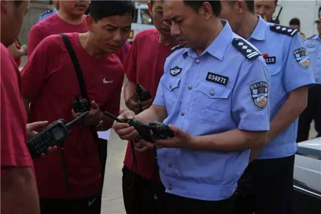 全国网友都在偶遇高考试卷押运车，见证公正与责任的力量