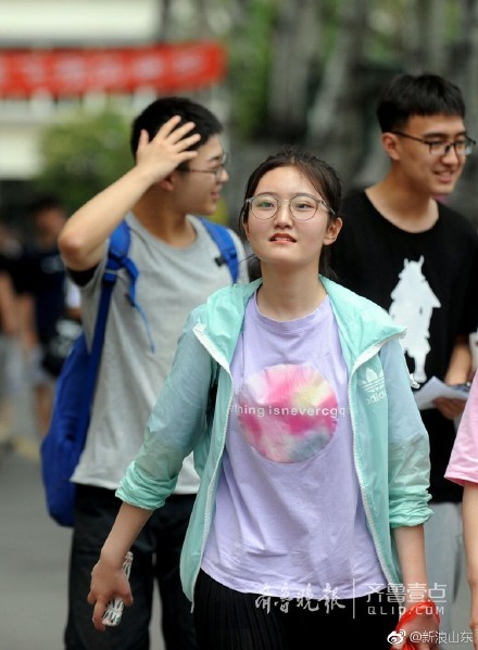 走出考场，I人考生与E人考生的反差